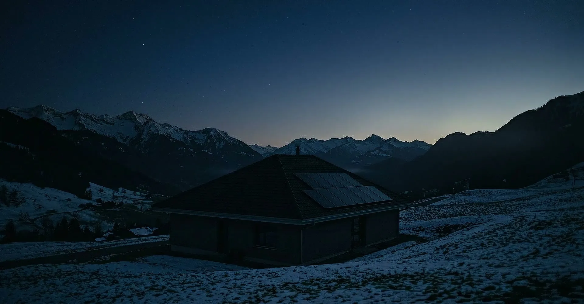 PV-Timelapse einer Dachmontage auf einem Schweizer Gebäude